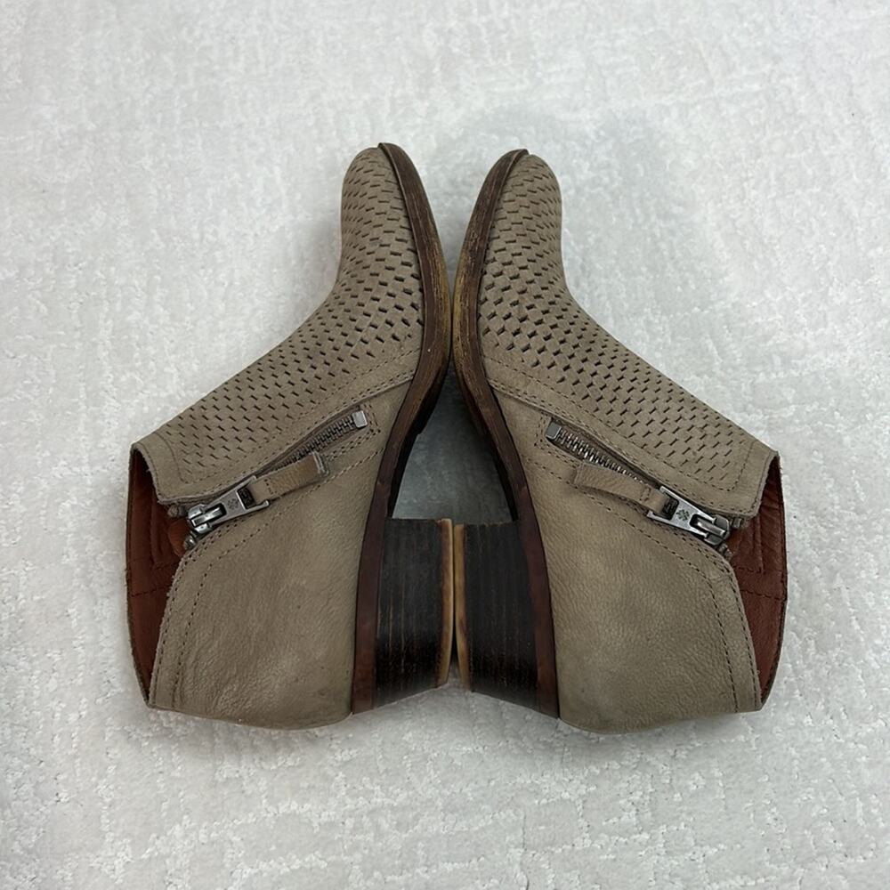 Lucky Brand Brielley taupe textured suede and leather ankle boots zipper 7 M - Picture 8 of 10